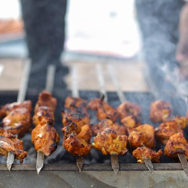 Türkische Spezialitäten mit Fleisch und Beilagen